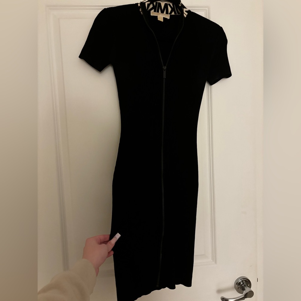 Black Micheal Kors dress. Stretchy material. Zipper up the front. Size XXS